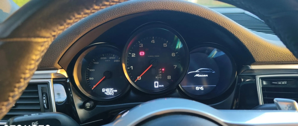 Porsche Macan cena 164900 przebieg: 65000, rok produkcji 2018 z Golina małe 191